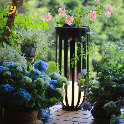 屋外の芝生の庭の鉢植えな景色ライト別荘台地の太陽庭ライト バルコニーの花