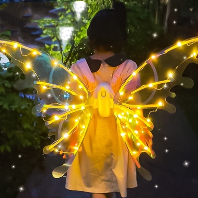 電気妖精の蝶によっては白熱および移動ギフト ライトが飛ぶ