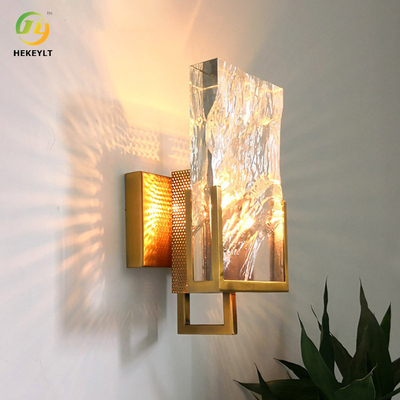 金の金属のゆとりの装飾的な水晶壁ランプの北欧の寝室アイス・キューブ
