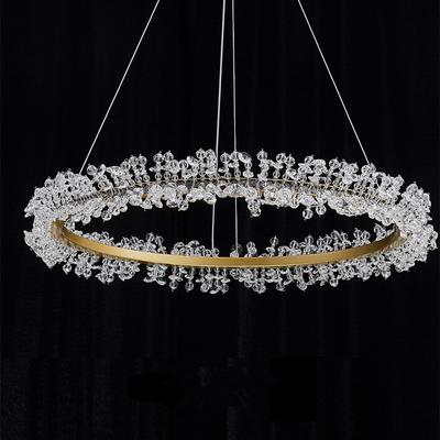 掛かるリングはクリスタル・ガラスの吊り下げ式ライト贅沢な家のホールのホテルの装飾を