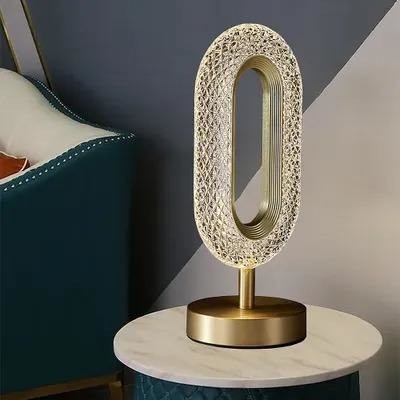 現代寝室のベッドサイド・テーブル ランプの金のアクリルの金属LEDの卓上スタンド