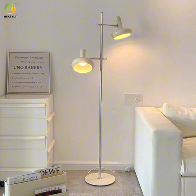 寝室の居間の生きている背景ライトのためのクリーム色の調節可能な床ランプ